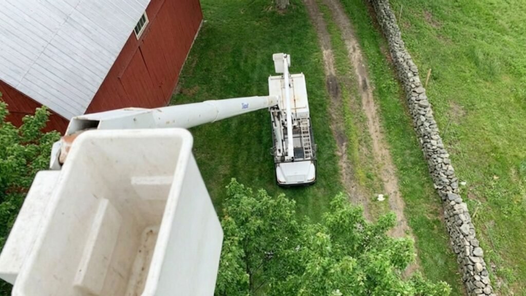 Looking Down From Tree Work Bucket Near Me in Oxford Connecticut