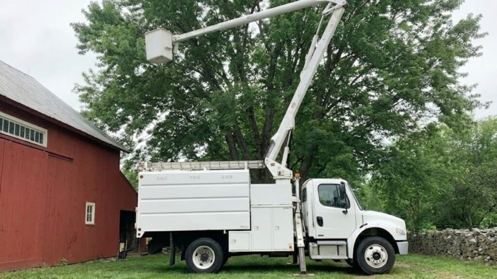 Tree Removal Near Me in Oxford Connecticut with Bucket Truck